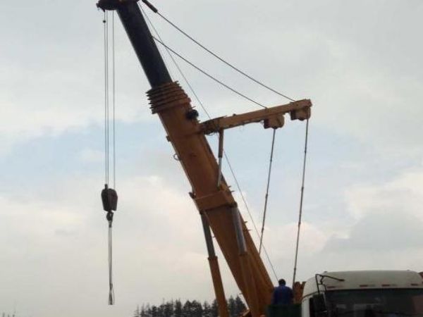 东湖区吊车租赁电话_山口正规吊车公司出租各种吊车